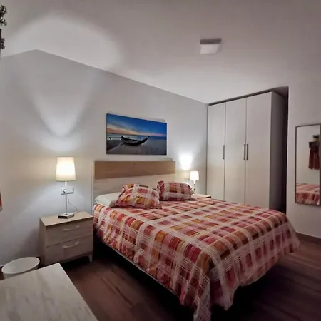 Cozy With 2 Bedrooms Playa de las Américas