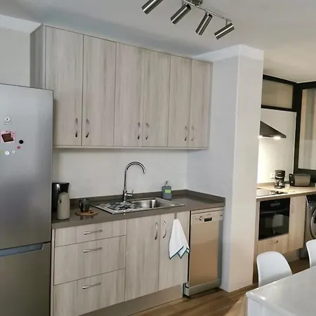 Cozy With 2 Bedrooms Apartman